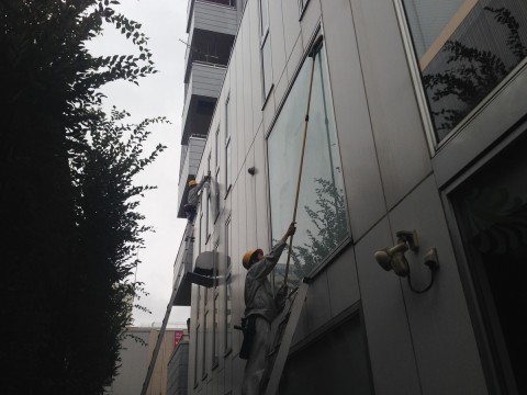 高所窓ガラス清掃　群馬県高崎市　駅前ビル様サムネイル